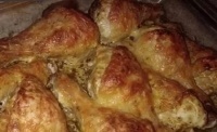 Куриные бедрышки, запеченные в духовке со сметаной