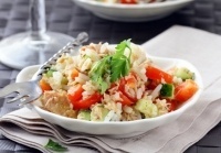 Салат с горбушей, овощами и рисом