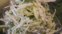 Салат легкий  из капусты и кабачка