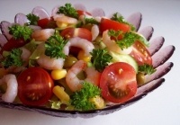 Салат с креветками и овощами "Привет, море"
