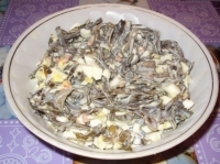 Салат из морской капусты с кальмарами