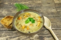 Суп с плавленым сыром и лисичками