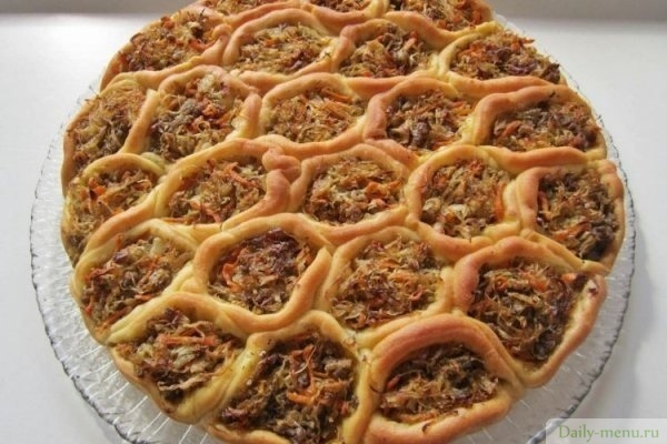 Фото: <a href="https://vkuso.ru/recipe/pirog-soty-s-kvashenoj-kapustoj-i-farshem/">Источник</a>
