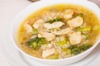 Куриный суп с рисом и брокколи
