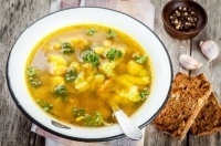 Овощной суп с копченым сыром