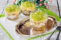 Салат с виноградом и курицей