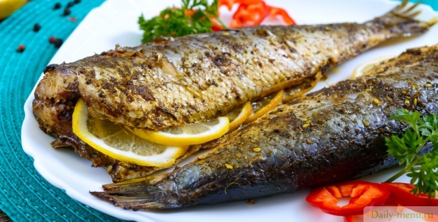Фото: <a href="https://ru.depositphotos.com/313139262/stock-photo-baked-herring-lemon-spices-white.html">Depositphotos.com</a>