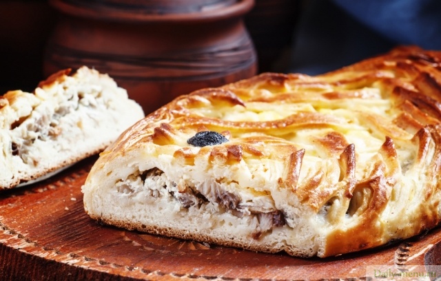 Фото: <a href="https://ru.depositphotos.com/108147630/stock-photo-pie-with-fish-and-egg.html">Depositphotos.com</a>