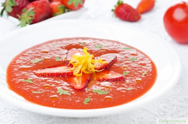 Фото: <a href="https://ru.depositphotos.com/26303937/stock-photo-tomato-and-strawberry-gazpacho-fresh.html">Depositphotos.com</a>