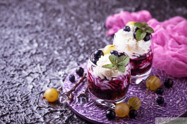 Фото: <a href="https://ru.depositphotos.com/161397148/stock-photo-healthy-dessert-with-berry-and.html">Depositphotos.com</a>