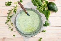 Холодный зелёный суп из авокадо