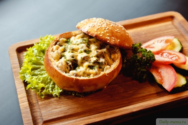 Фото: <a href="https://ru.depositphotos.com/131384378/stock-photo-julienne-in-a-bun-for.html">Depositphotos.com</a>