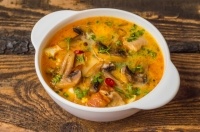 Сливочный суп с грибами и копчёной курицей