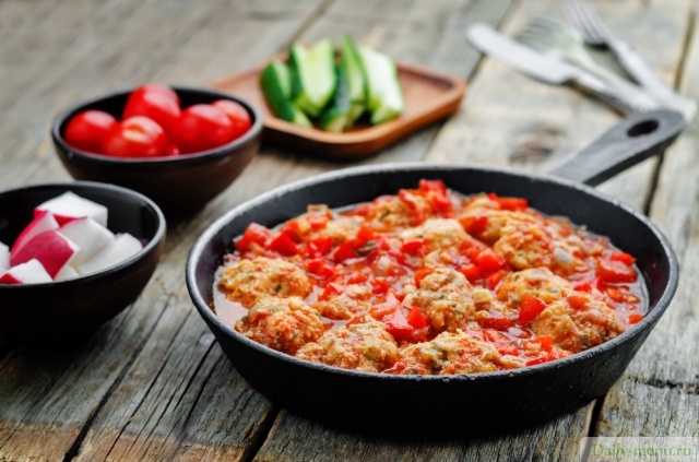 Фото: <a href="https://ru.depositphotos.com/71478043/stock-photo-fish-balls-in-tomato-sauce.html">Depositphotos.com</a>