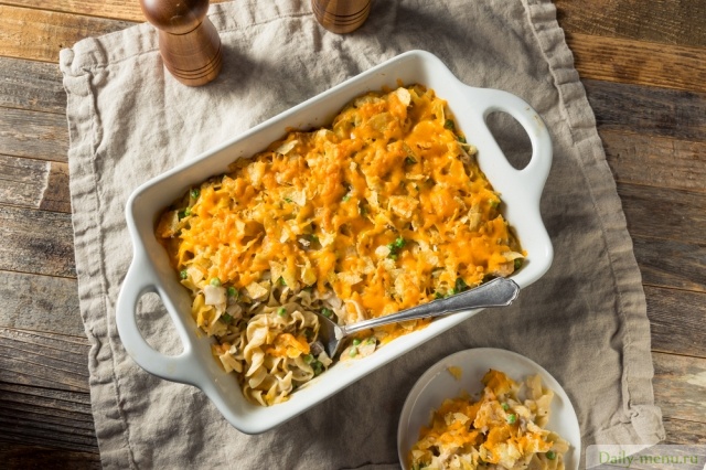 Фото: <a href="https://ru.depositphotos.com/461994886/stock-photo-homemade-cheesy-tuna-casserole-peas.html">Depositphotos.com</a>