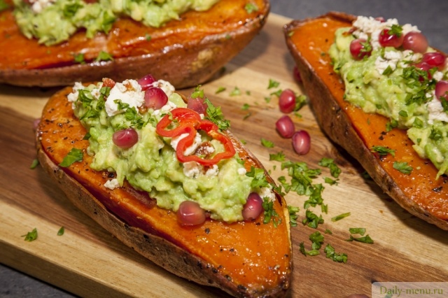 Фото: <a href="https://ru.depositphotos.com/341994864/stock-photo-healthy-food-baked-sweet-potatoes.html">Depositphotos.com</a>
