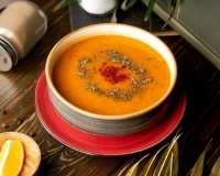 Пикантный морковный крем-суп с машем и чечевицей