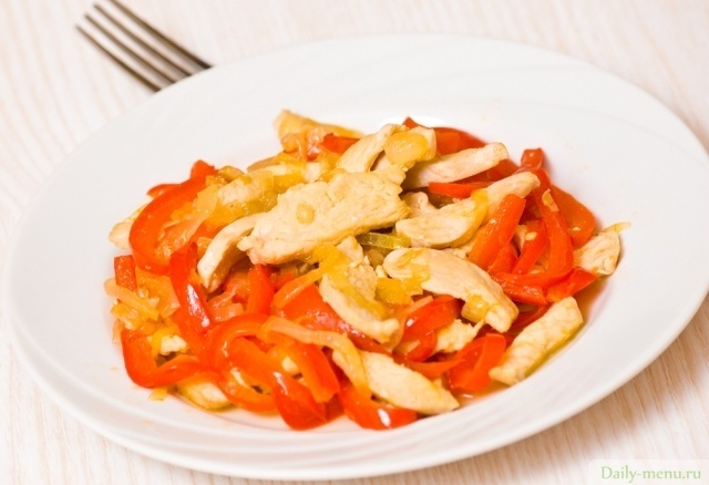 Куриная грудка с болгарским перцем Куриная грудка с болгарским перцем. Фото: Shutterstosk