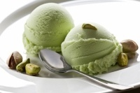 Витаминное домашнее мороженое  из авокадо и рукколы
