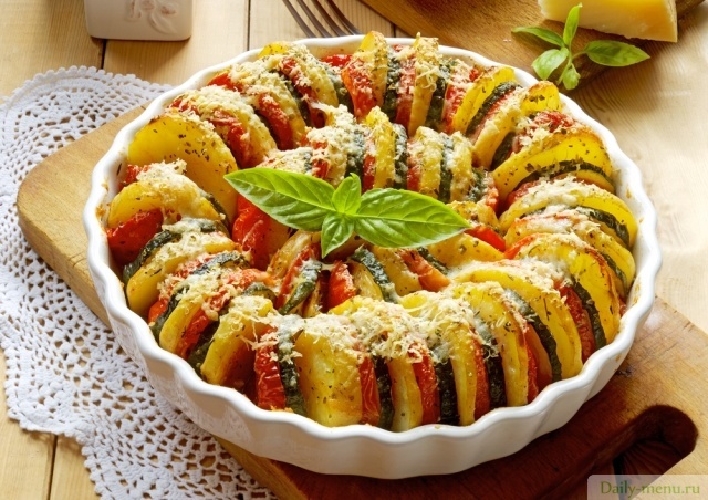 Блюдо Французской кухни (Прованс) Овощной тиан. Фото: Shutterstock