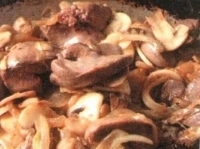 Куриная печень с грибами