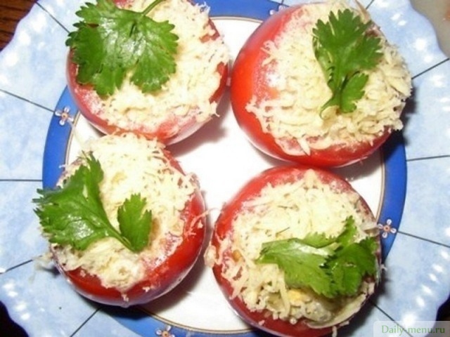 Фото: <a href="http://culinar-smak.ru/snacks/130-farshirovannye-pomidory.html">culinar-smak</a>