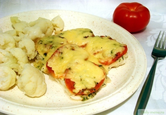 Тилапия с помидорами под сыром