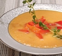 Суп из консервированного лосося с перцами