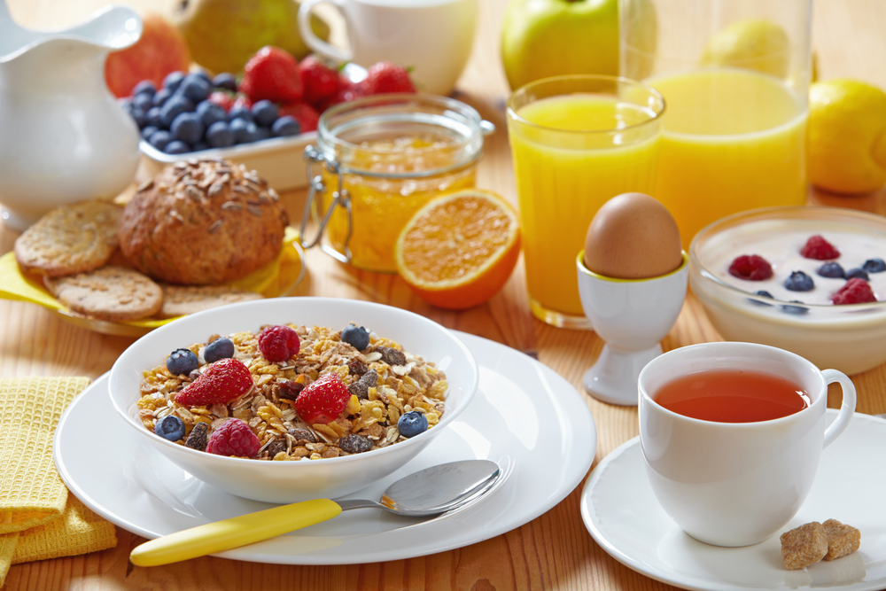 Здоровый завтрак - залог хорошего дня. Фото: Shutterstock